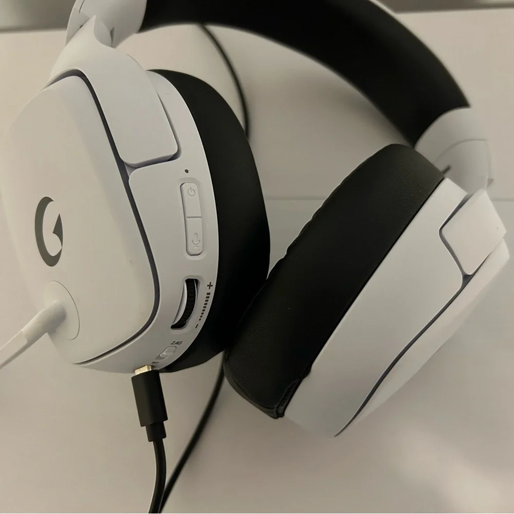 Perfect PS5/PS4/PC Headset Surround Sound White New 70H Battery and more